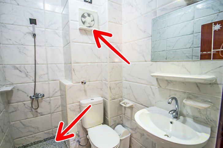 Đừng bỏ qua khâu chống thấm và lắp đặt hệ thống thông gió trong nhà vệ sinh.