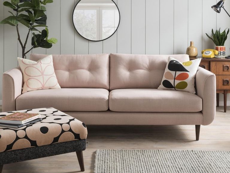Khung sofa làm bằng gỗ cứng sẽ có tuổi thọ lâu hơn.